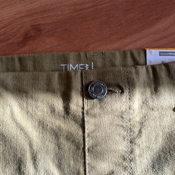 Shorts - Picture 7 of 10